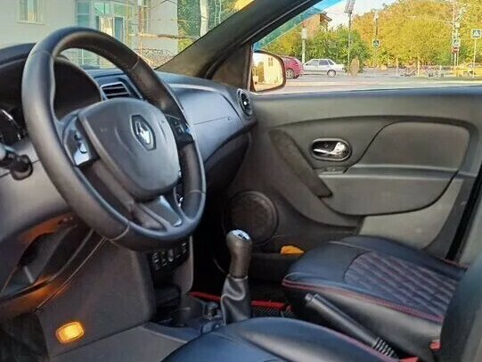 2014 Renault Logan II, чёрный, 700000 рублей - вид 10