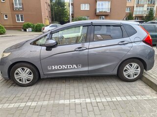 2018 Honda Fit III Рестайлинг, серый, 1660000 рублей, вид 4