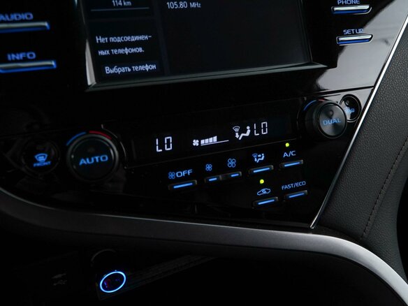 2018 Toyota Camry VIII (XV70), коричневый - вид 18