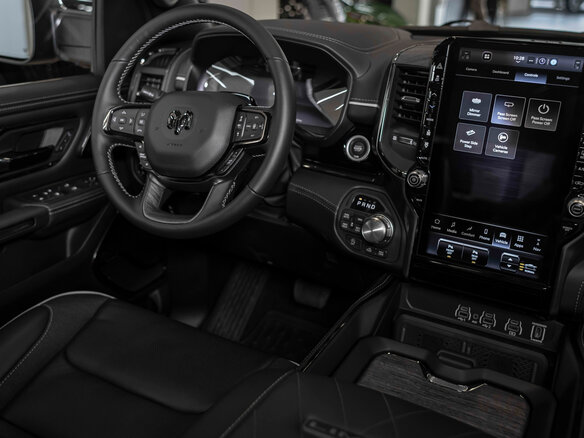 2026 Ram 1500 Crew Cab eTorque V Рестайлинг, чёрный, 12090317 рублей - вид 28