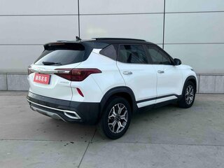 2022 Kia KX3, белый, 1410000 рублей, вид 4