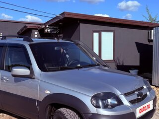 2018 Chevrolet Niva I Рестайлинг, серебристый, 680000 рублей, вид 2