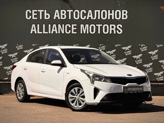 2021 Kia Rio IV Рестайлинг, белый, 1110000 рублей, вид 1