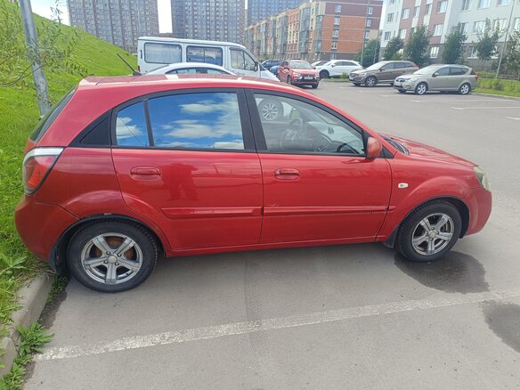 2009 Kia Rio II Рестайлинг, красный, 400000 рублей - вид 5