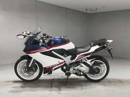 2019 Honda VFR 800, белый, 1077000 рублей, вид 1