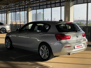 2017 BMW 1 серии 118i II (F20/F21) Рестайлинг 2, серебристый, 1760000 рублей, вид 4