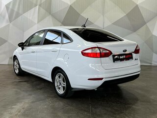 2017 Ford Fiesta Mk6 Рестайлинг, белый, 1050000 рублей, вид 4