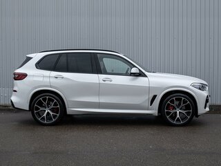2022 BMW X5 40i IV (G05/G18), белый, 7299000 рублей, вид 5
