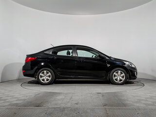2013 Hyundai Solaris I, чёрный, 675000 рублей, вид 4