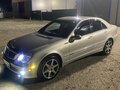 2004 Mercedes-Benz C-Класс 230 II (W203) Рестайлинг, серебристый, 800000 рублей - вид 1