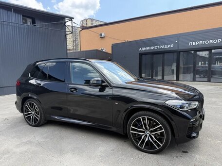 2021 BMW X5 M50d IV (G05/G18), чёрный, 8800000 рублей, вид 2