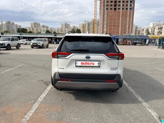 2021 Toyota RAV4 V (XA50), белый, 4400000 рублей, вид 3