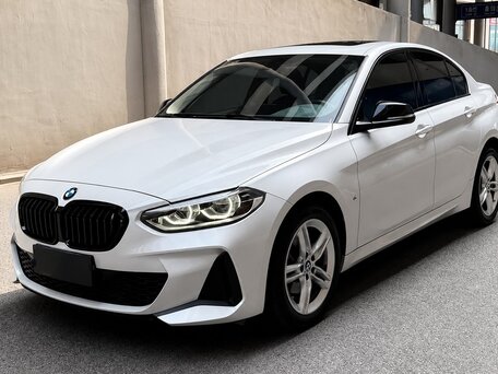 2023 BMW 1 серии 120i III (F52) Рестайлинг, белый, 1450077 рублей, вид 3