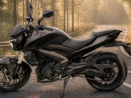 2023 Bajaj Dominar 400, чёрный, 390000 рублей, вид 1