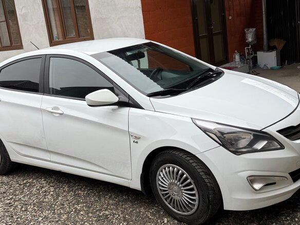 2016 Hyundai Solaris I Рестайлинг, белый, 900000 рублей - вид 1