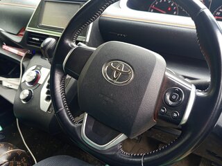 2017 Toyota Sienta II, жёлтый, 1180000 рублей, вид 4