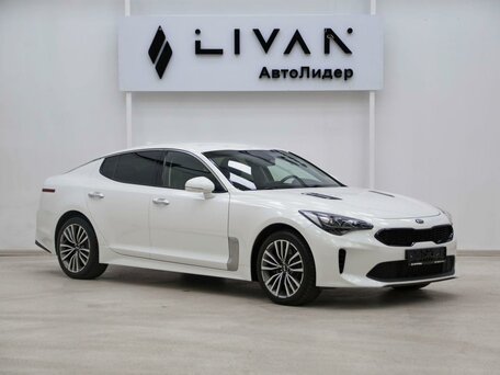 2018 Kia Stinger I, белый, 1905000 рублей, вид 1