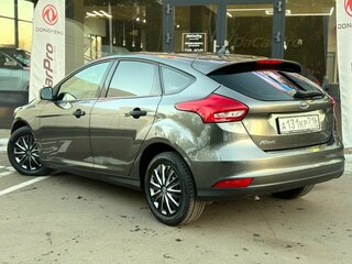 2017 Ford Focus III Рестайлинг, серый, 1040000 рублей, вид 4