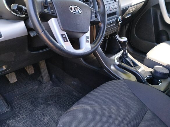 2011 Kia Sorento II, бежевый - вид 2