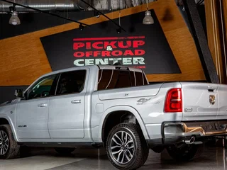2026 Ram 1500 Crew Cab eTorque V Рестайлинг, серебристый, 12078000 рублей, вид 3