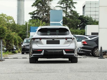 2026 Lynk & Co 07 GT I Рестайлинг, серебристый, 5375000 рублей, вид 2