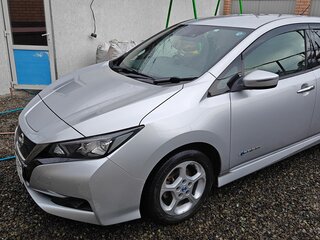 2018 Nissan Leaf II (ZE1), серебристый, 1790000 рублей, вид 3