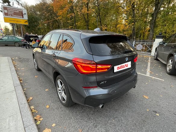 2018 BMW X1 20i xDrive II (F48), серый, 3500000 рублей - вид 4