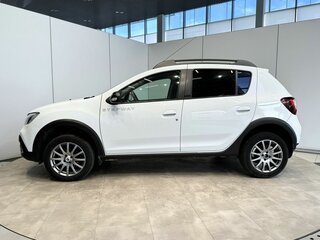 2018 Renault Sandero Stepway II Рестайлинг, белый, 1090000 рублей, вид 2