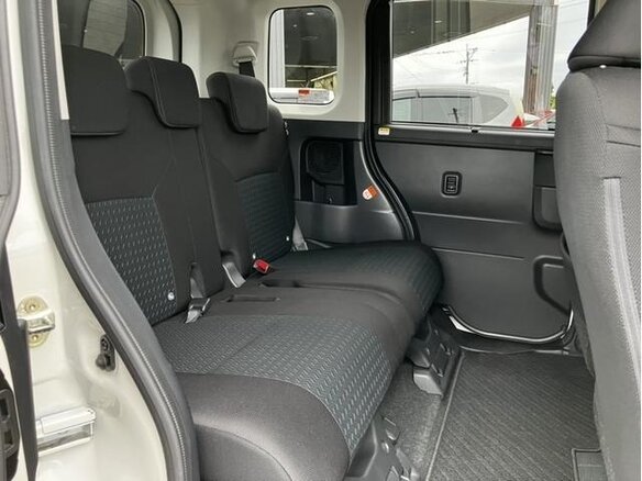 2023 Toyota Roomy I Рестайлинг, белый, 900000 рублей - вид 7