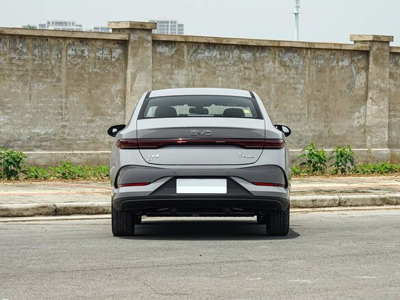 2026 BYD Qin Plus EV 510 I Рестайлинг, серый - вид 5