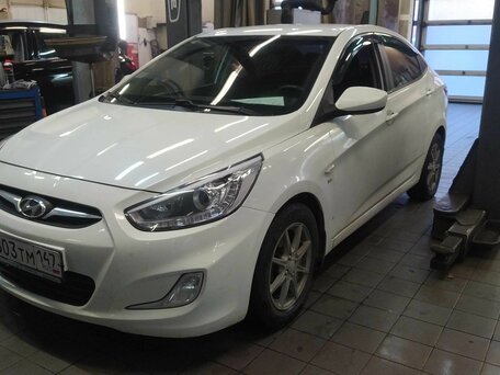 2014 Hyundai Solaris I Рестайлинг, белый, 780000 рублей, вид 1