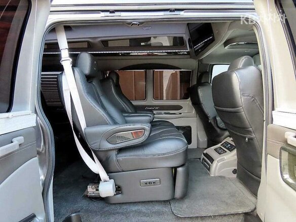2017 Chevrolet Express II, серый, 10500000 рублей - вид 25
