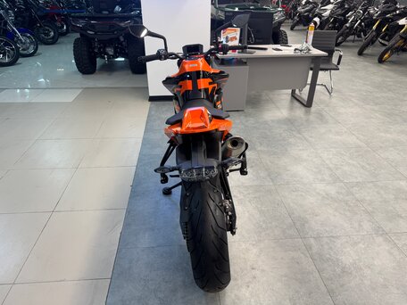 2023 KTM 890 Duke GP, оранжевый, 890000 рублей, вид 4