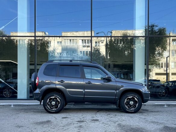 2020 Lada (ВАЗ) Niva, серый, 857000 рублей - вид 3