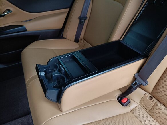2018 Lexus ES 300h VII, белый, 4200000 рублей - вид 19