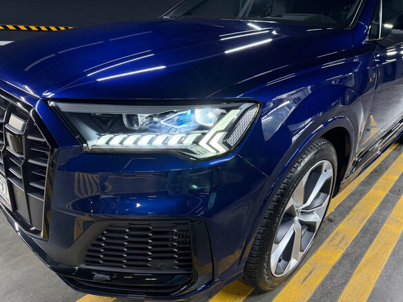 2022 Audi Q7 55 TFSI II (4M) Рестайлинг, синий, 9000000 рублей - вид 5