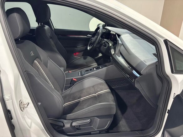 2023 Volkswagen Golf VIII, белый, 1650000 рублей - вид 12