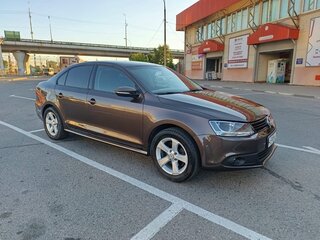 2014 Volkswagen Jetta VI Рестайлинг, коричневый, 935000 рублей, вид 4