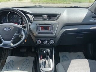 2017 Kia Rio III Рестайлинг, серебристый, 1025000 рублей, вид 5