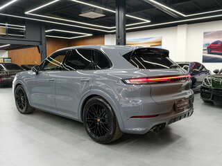 2026 Porsche Cayenne III Рестайлинг, серый, 20990000 рублей, вид 4