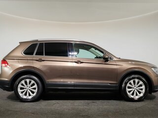 2018 Volkswagen Tiguan II, коричневый, 1730000 рублей, вид 4