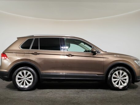 2018 Volkswagen Tiguan II, коричневый, 1730000 рублей, вид 4