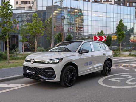 2026 Volkswagen Tiguan L Pro III (China Market), серый, 4700000 рублей, вид 1