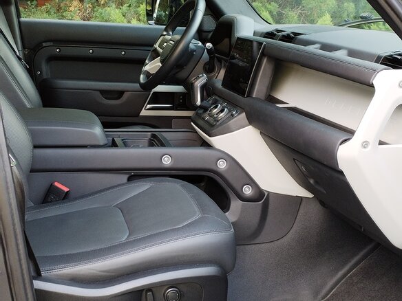 2022 Land Rover Defender 110 II, серый, 8999000 рублей - вид 10