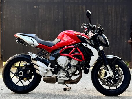 2013 MV Agusta Brutale 675, красный, 405000 рублей, вид 2