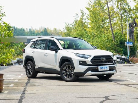 2025 Toyota RAV4 V (XA50), белый, 3950000 рублей, вид 3