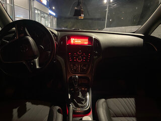 2013 Opel Astra J Рестайлинг, чёрный, 549000 рублей, вид 4