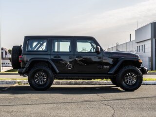 2026 Jeep Wrangler IV (JL) Рестайлинг, чёрный, 8390000 рублей, вид 4