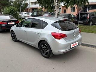 2013 Opel Astra J Рестайлинг, серебристый, 545000 рублей, вид 5