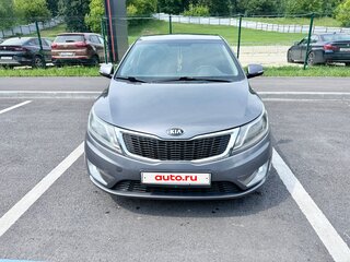 2013 Kia Rio 4-speed III, серый, 900000 рублей, вид 4